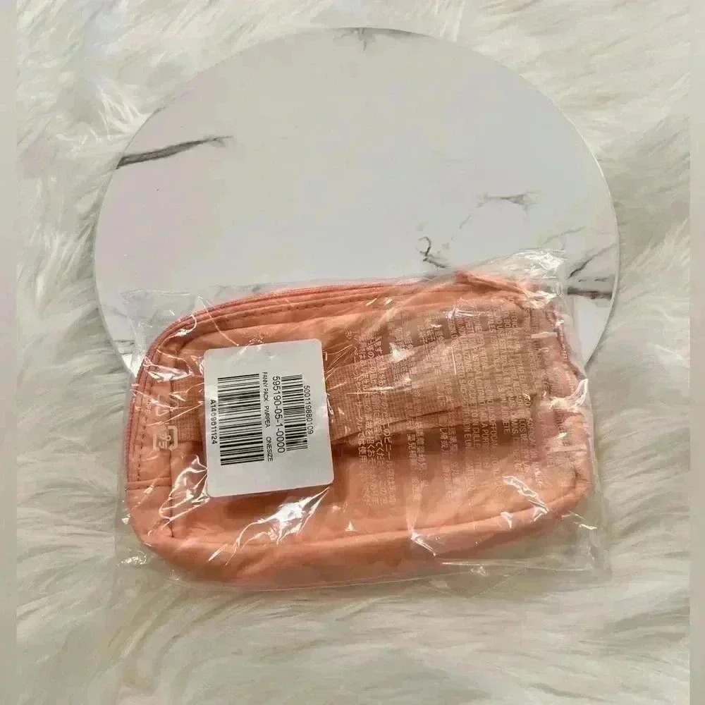 GapFit Recycled Belt Bag/ Crossbody/ fannypack - Picture 4 of 4